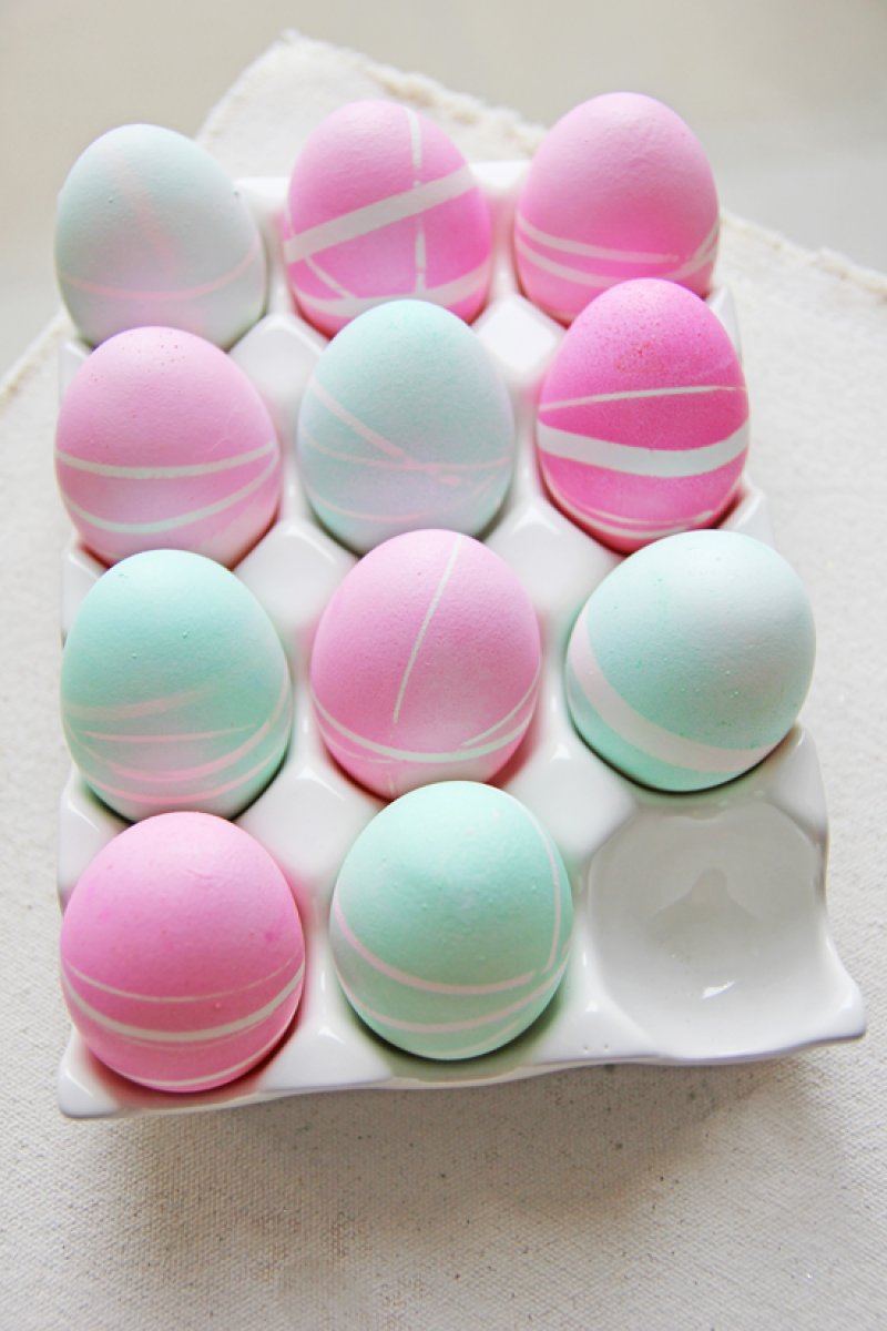 Rubber Band Patterned Easter Eggs.