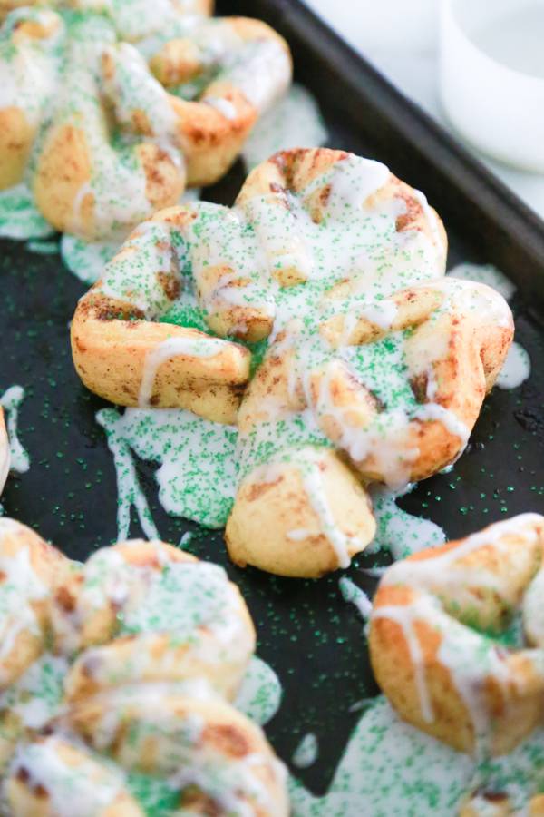 Easy Shamrock Cinnamon Rolls from Simply Being Mommy