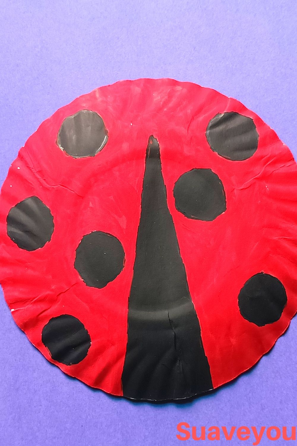 Painting your paper plate in red