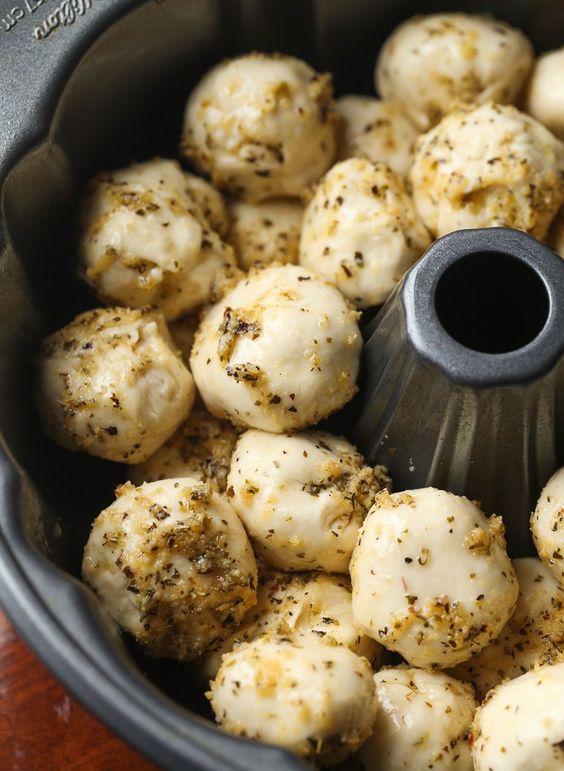 Cheesy Garlic Pull Apart Bread by Cookies and Cups